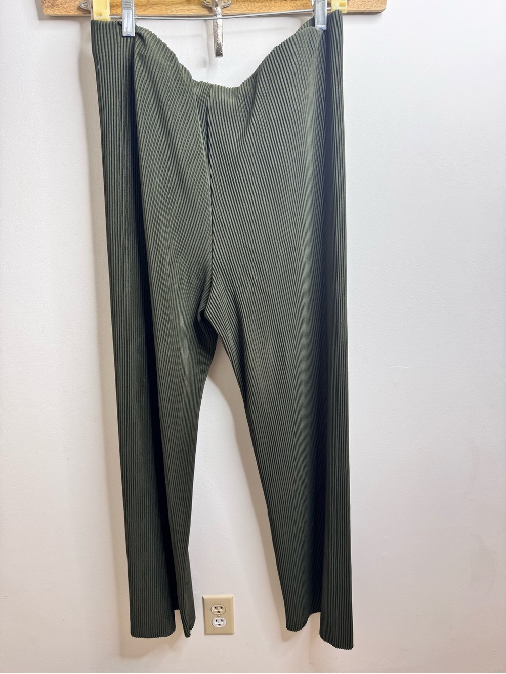 Mango Olive Green Ribbed Pants - Picture 2 of 3